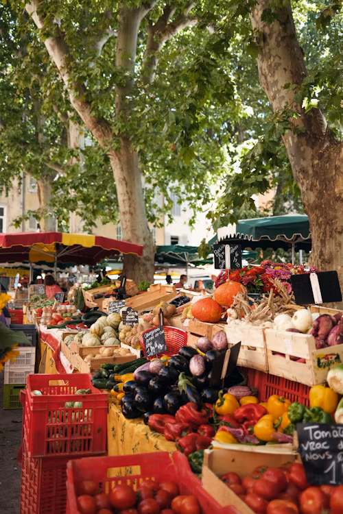 Marché local près de Tirepied-sur-Sée